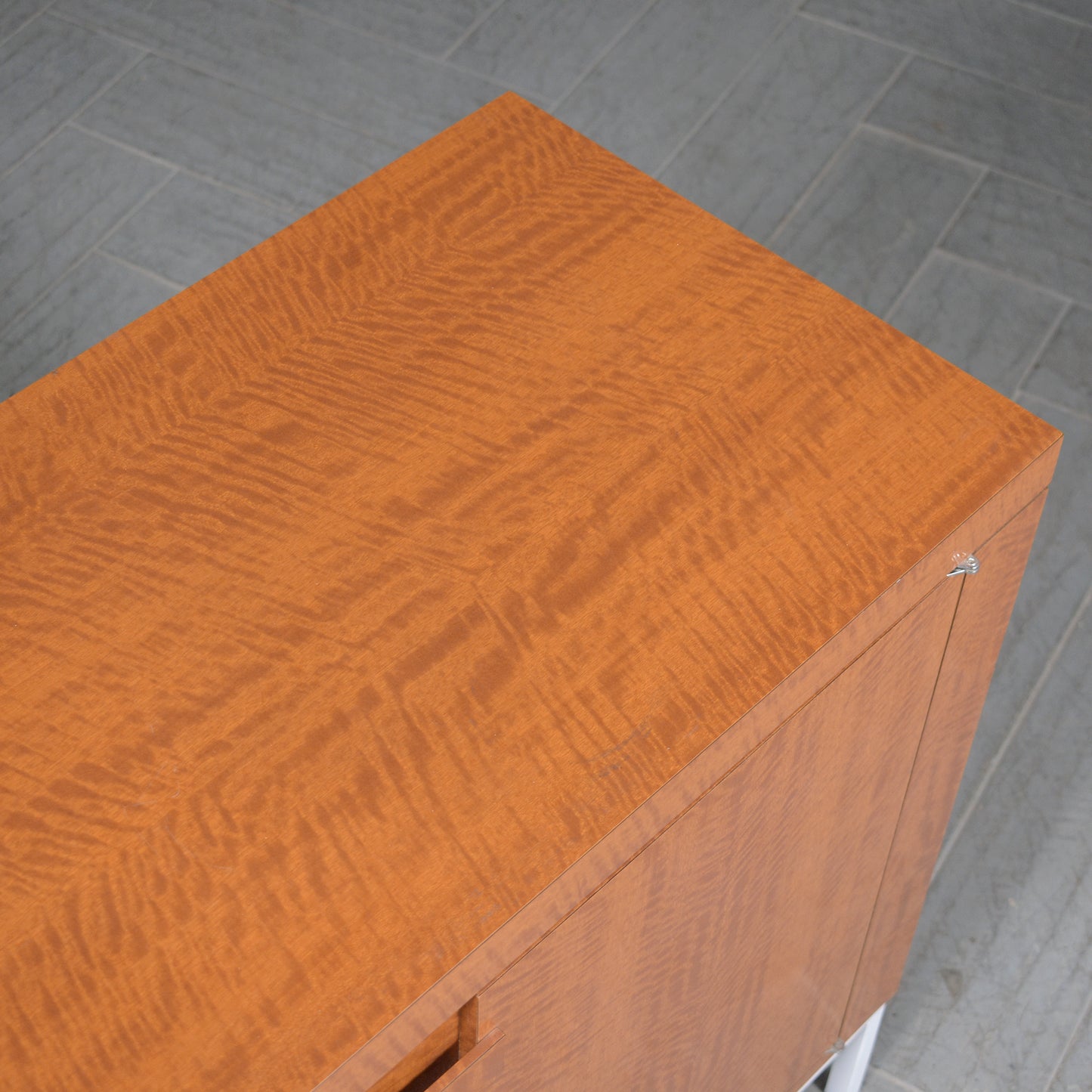 Modern Executive Tiger Oak Credenza: Sophisticated Design Meets Functionality