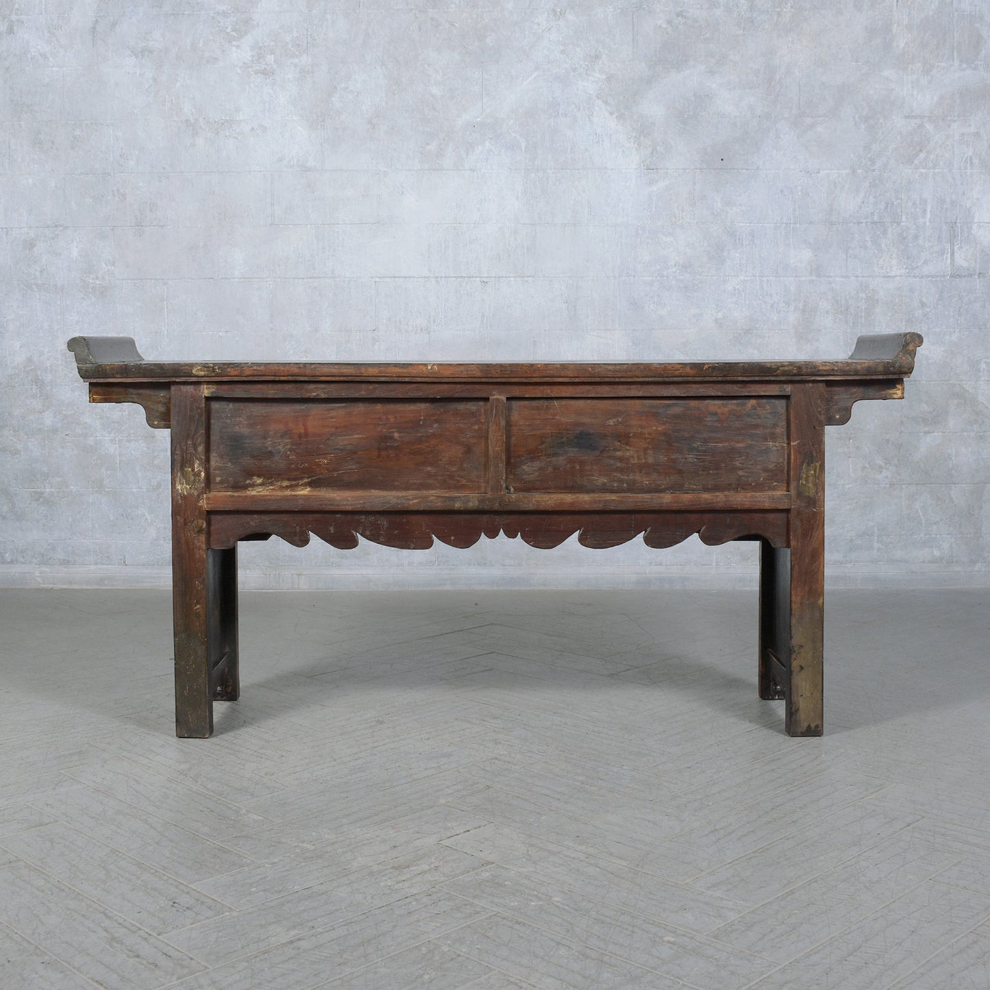 Early 20th Century Vintage Chinese Altar Console: A Testament to Timeless Craftsmanship