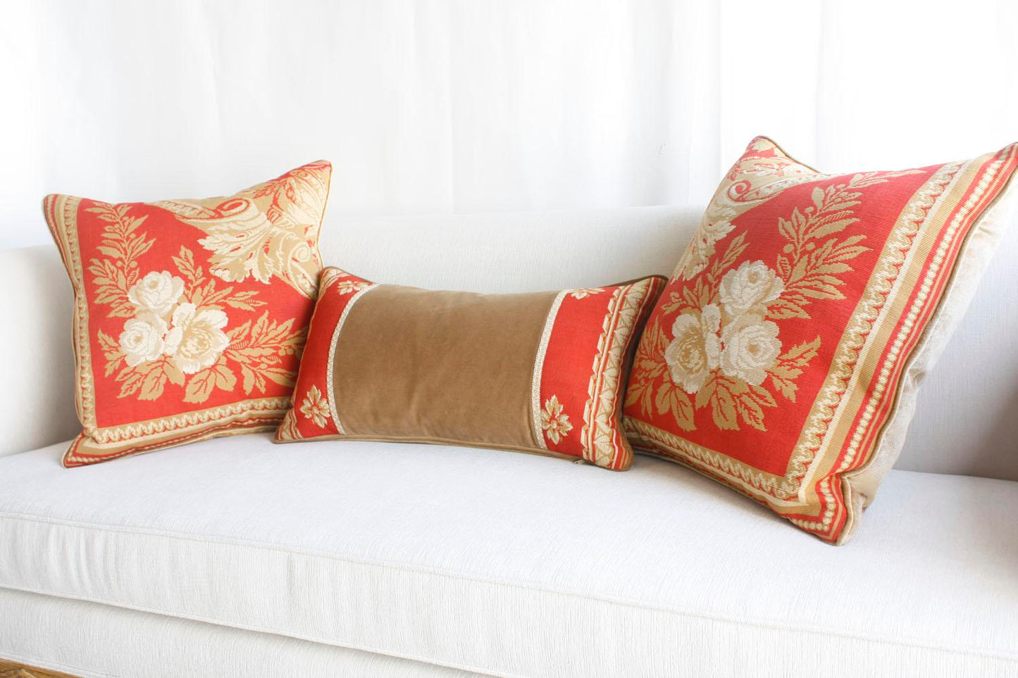 Single Neoclassical-style Pillow