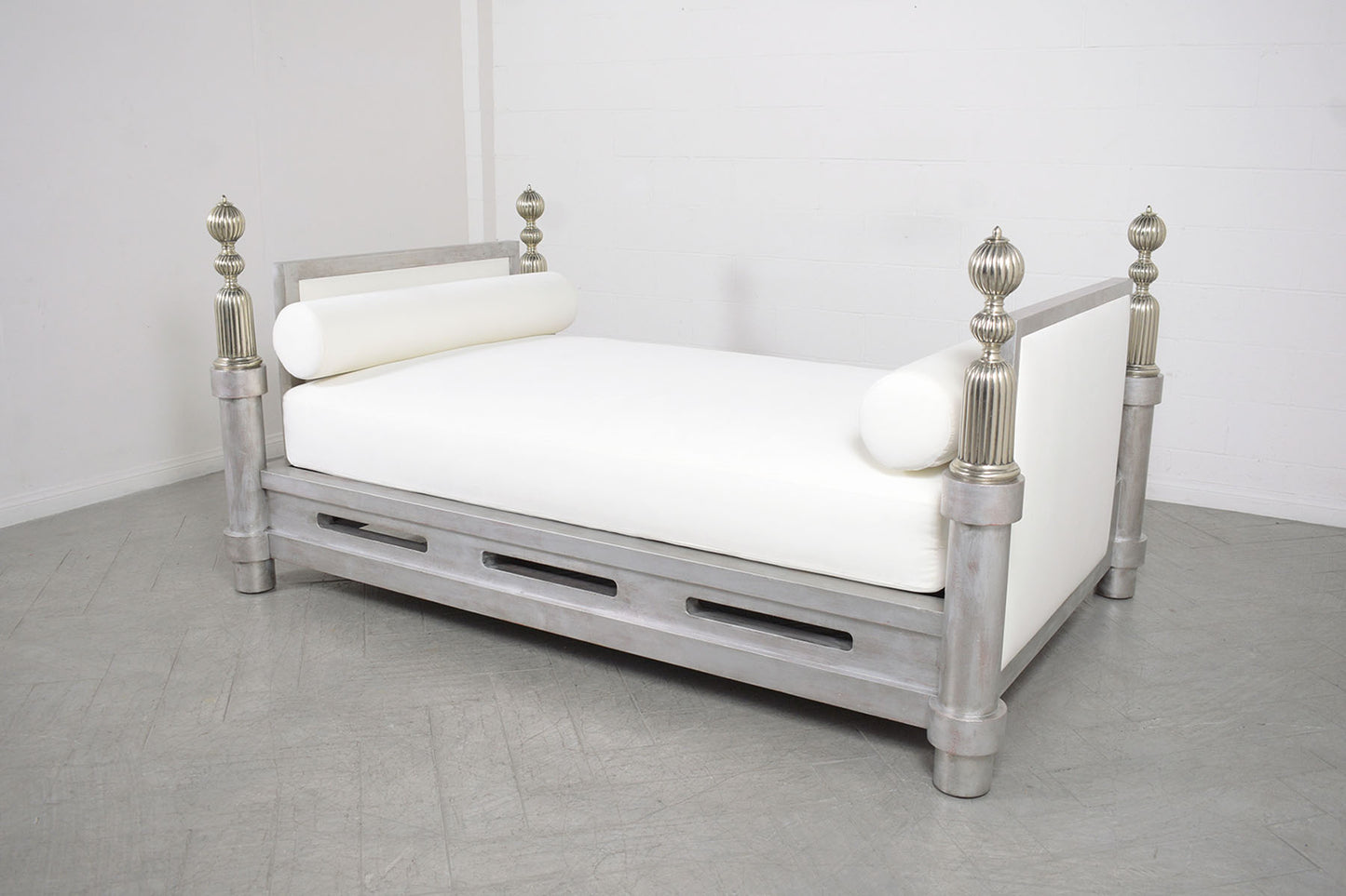 Hand-Crafted Regency-Style Daybed: Vintage Elegance & Contemporary Aesthetics