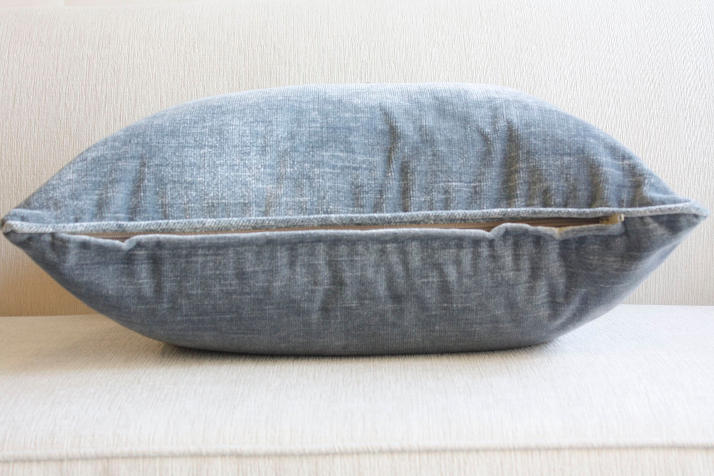Elegant Velvet Mohair Pillows with Decorative Tassels - Perfect for Living Space