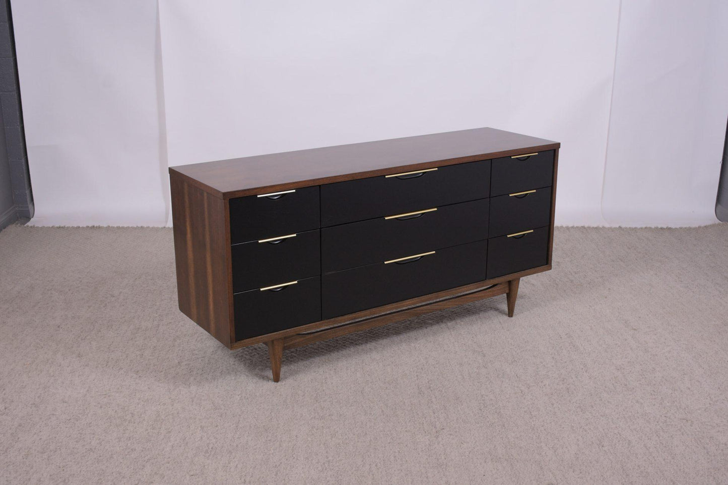 Vintage Mid-Century Modern Chest of Drawers