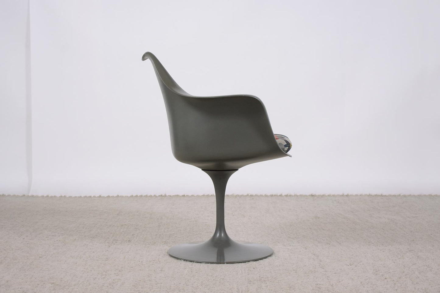 Knoll Eero Saarinen Swivel Tulip Chair