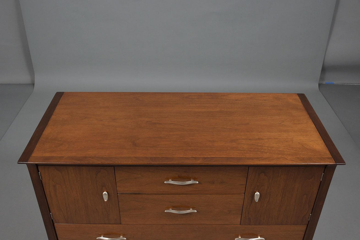 1960s Mid-Century Modern Walnut Dresser: Vintage Elegance Meets Functionality
