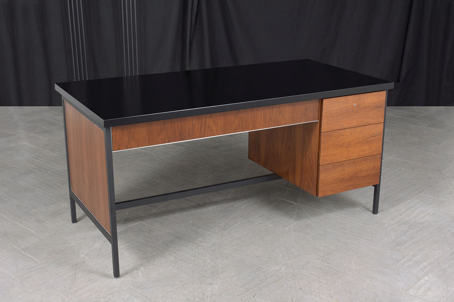 Mid-Century Florence Knoll Executive Desk: Timeless Design and Functionality