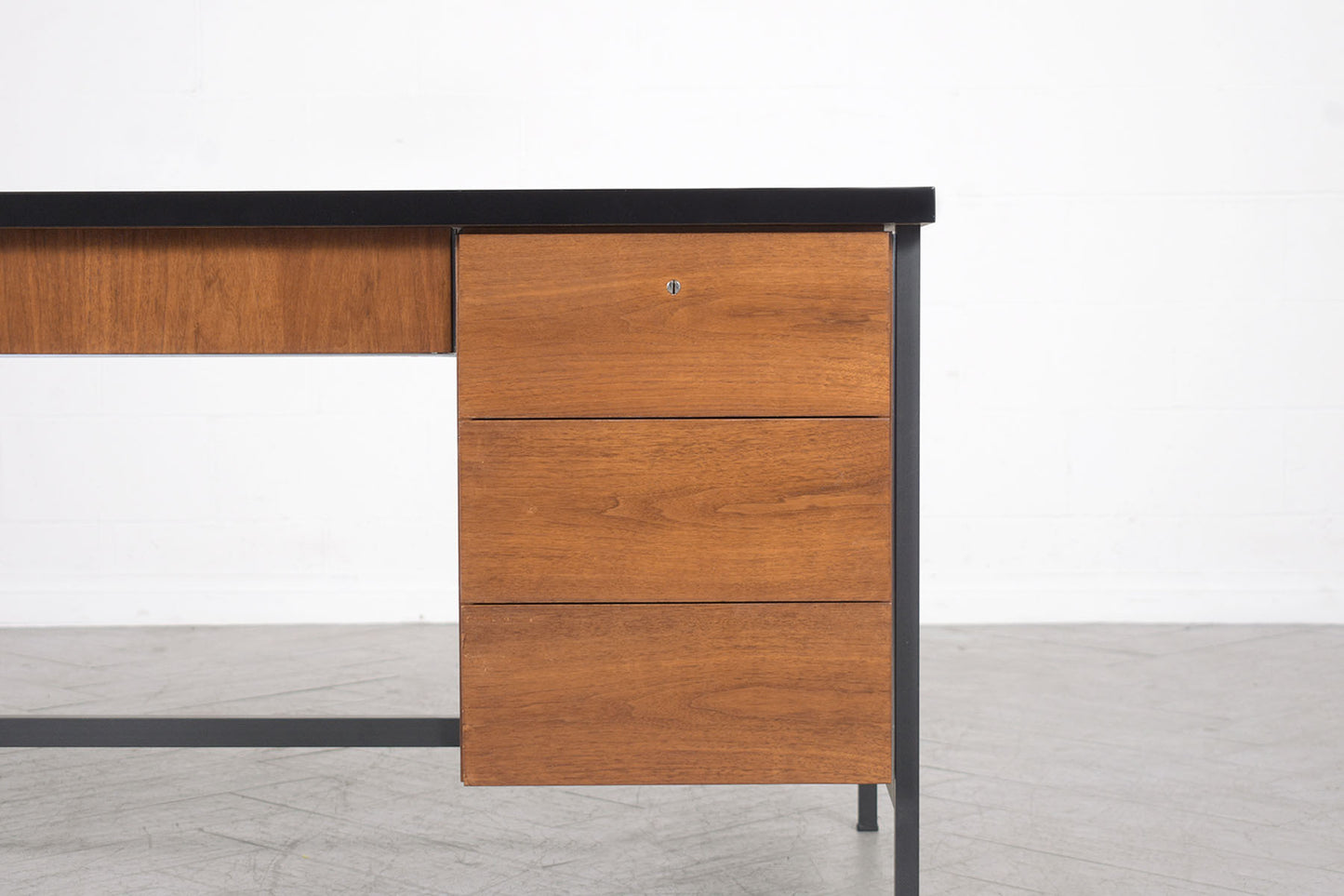 Mid-Century Florence Knoll Executive Desk: Timeless Design and Functionality