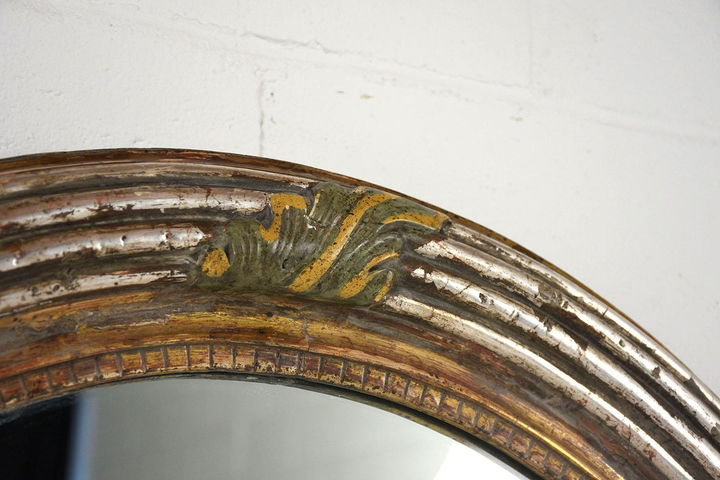 French Louis XVI-Style Carved Giltwood Oval Wall Mirror